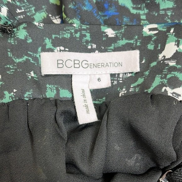 BCBG Generation Patterned Skirt | Size 6 - Picture 8 of 9